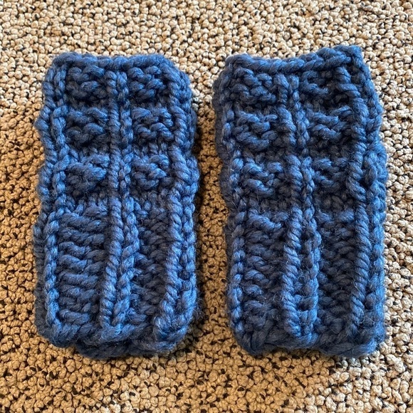 NWOT Fingerless Hand Knit Navy Blue Gloves - Picture 1 of 4